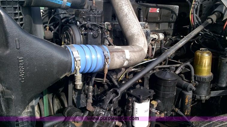 image for item D4657 2000 Freightliner semi truck