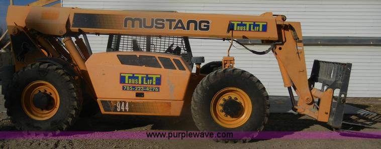 image for item D4672 2005 Mustang 944 telehandler