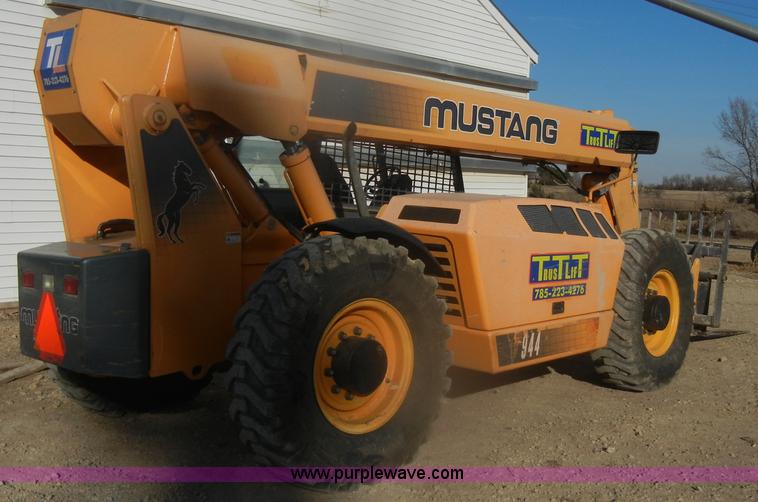 image for item D4672 2005 Mustang 944 telehandler