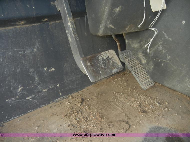 image for item D4672 2005 Mustang 944 telehandler