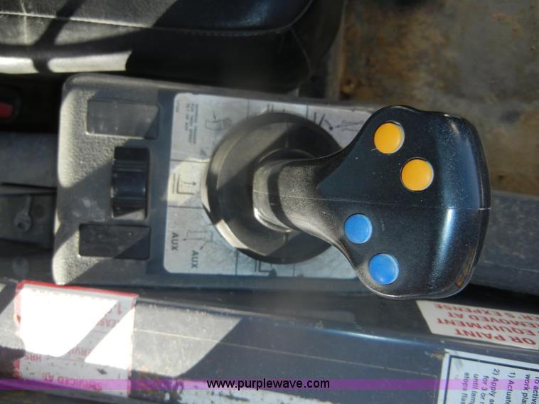 image for item D4672 2005 Mustang 944 telehandler