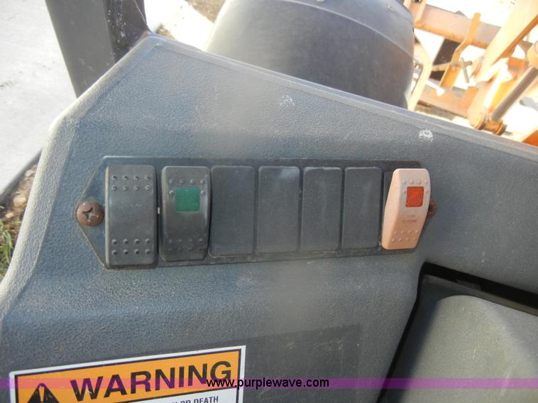 image for item D4672 2005 Mustang 944 telehandler