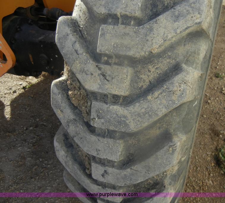 image for item D4672 2005 Mustang 944 telehandler