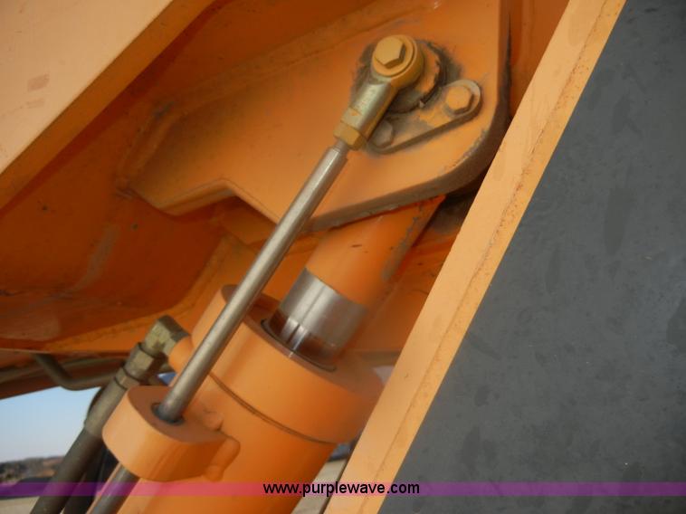 image for item D4672 2005 Mustang 944 telehandler