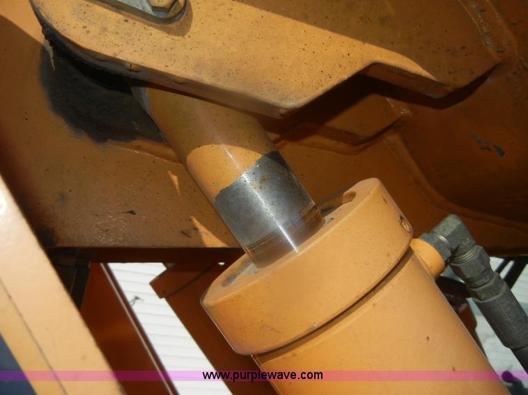 image for item D4672 2005 Mustang 944 telehandler