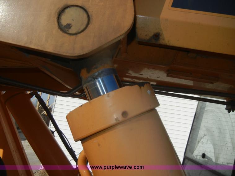 image for item D4672 2005 Mustang 944 telehandler