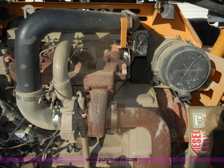 image for item D4672 2005 Mustang 944 telehandler