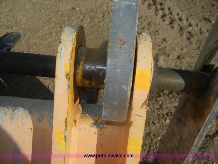 image for item D4672 2005 Mustang 944 telehandler