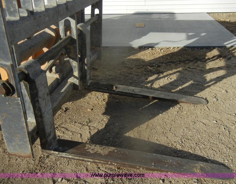 image for item D4672 2005 Mustang 944 telehandler