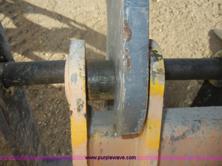 image for item D4672 2005 Mustang 944 telehandler