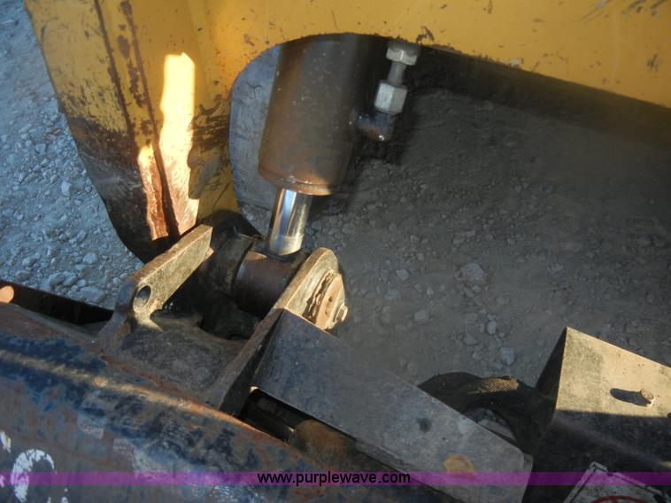 image for item D4711 2007 Caterpillar 277B track loader