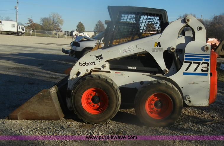 image for item D4712 2001 Bobcat 773 Turbo skid steer