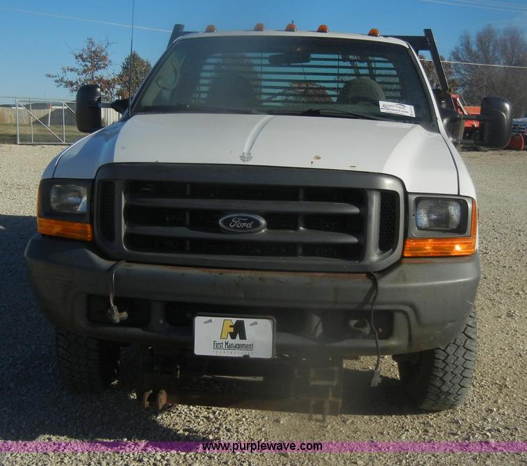 image for item D4714 2000 Ford F350 XL Super Duty flatbed pickup truck