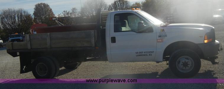 image for item D4714 2000 Ford F350 XL Super Duty flatbed pickup truck