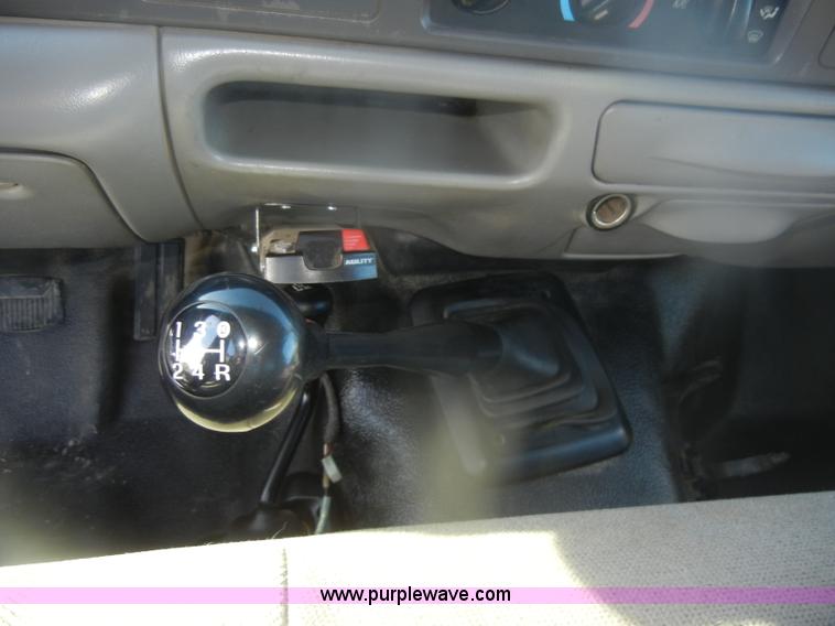 image for item D4714 2000 Ford F350 XL Super Duty flatbed pickup truck