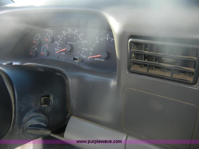 image for item D4714 2000 Ford F350 XL Super Duty flatbed pickup truck