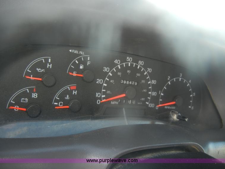 image for item D4714 2000 Ford F350 XL Super Duty flatbed pickup truck