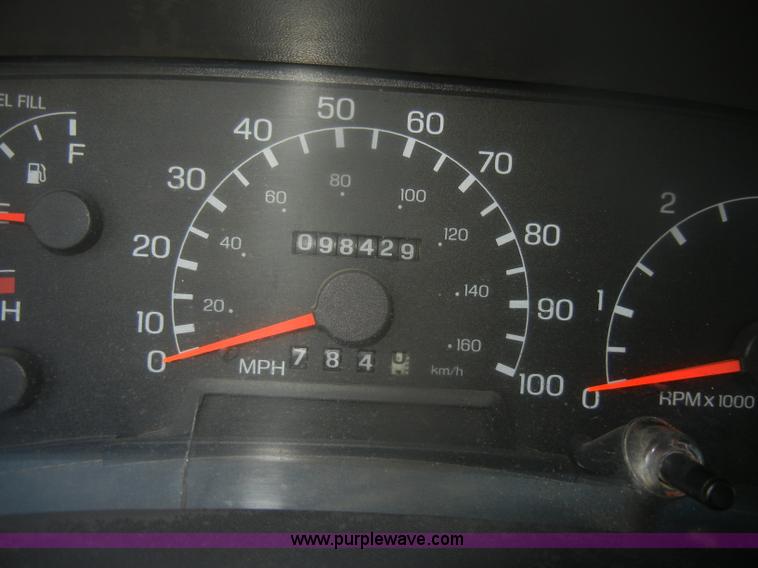 image for item D4714 2000 Ford F350 XL Super Duty flatbed pickup truck