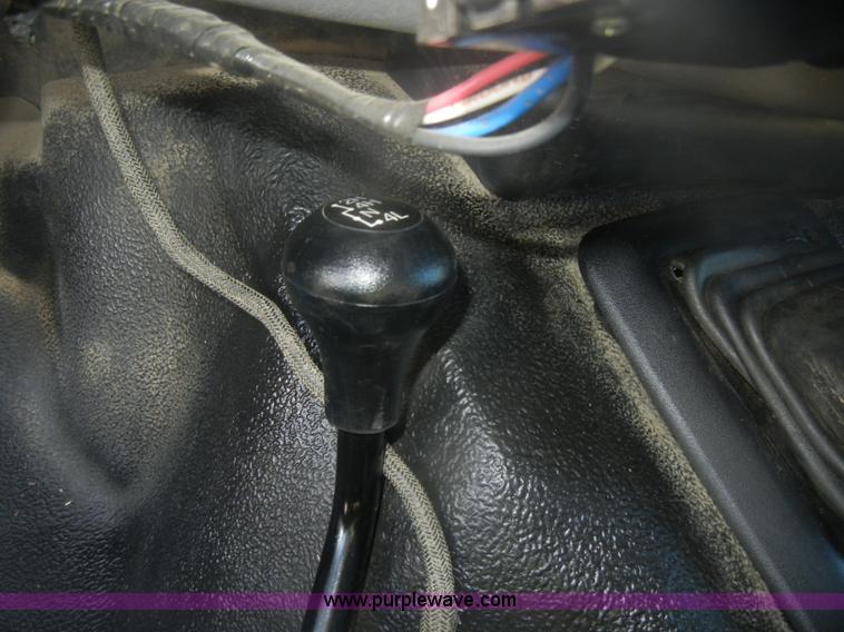 image for item D4714 2000 Ford F350 XL Super Duty flatbed pickup truck