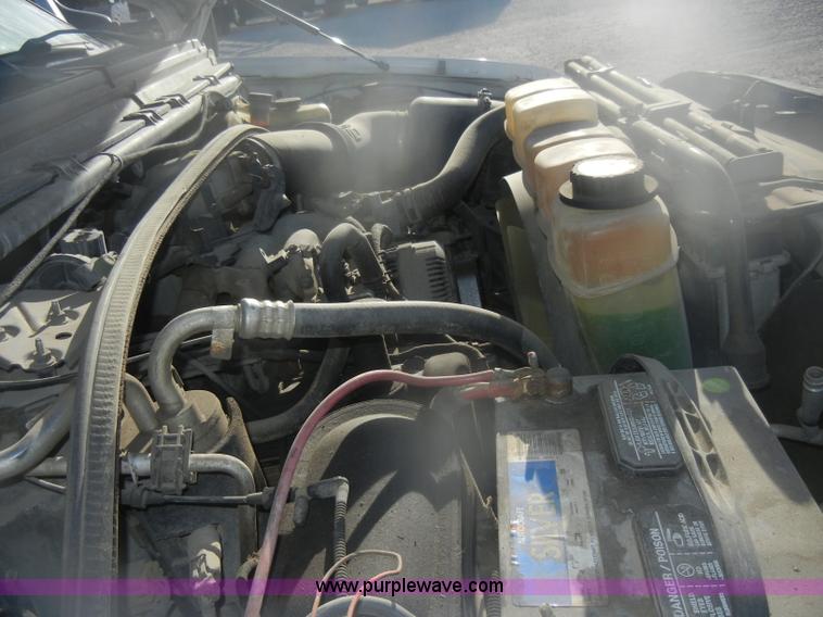 image for item D4714 2000 Ford F350 XL Super Duty flatbed pickup truck