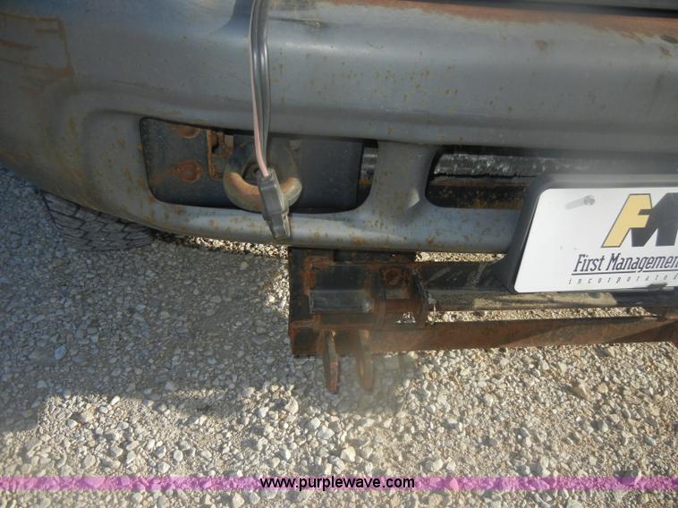 image for item D4714 2000 Ford F350 XL Super Duty flatbed pickup truck