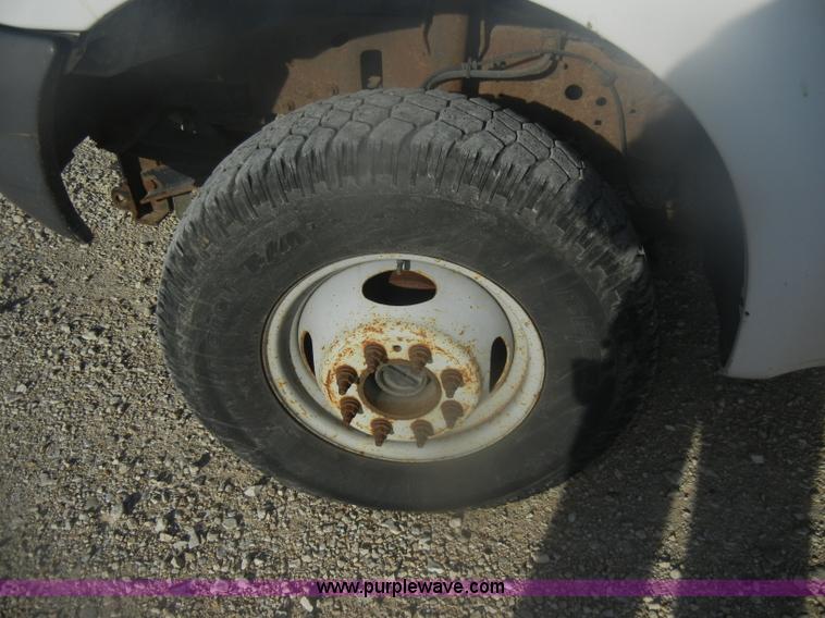 image for item D4714 2000 Ford F350 XL Super Duty flatbed pickup truck