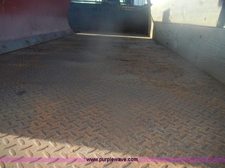 image for item D4714 2000 Ford F350 XL Super Duty flatbed pickup truck