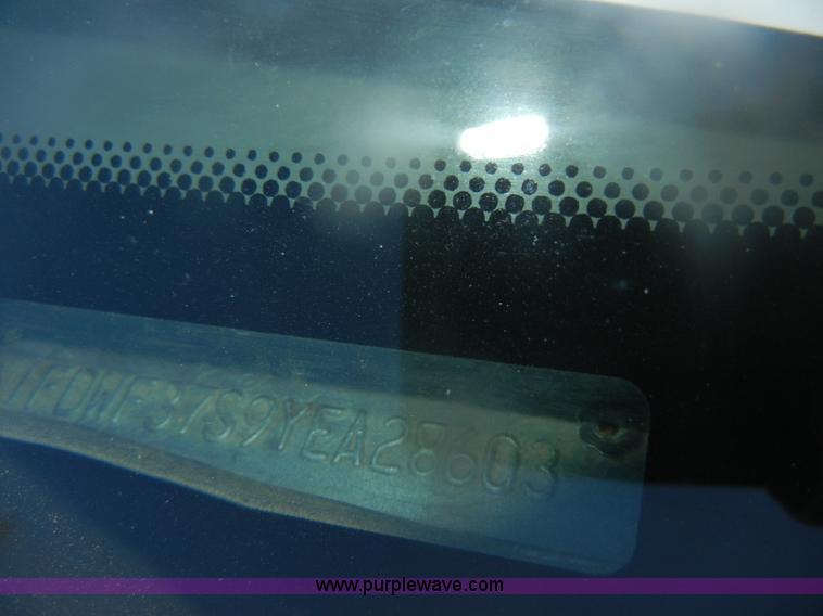 image for item D4714 2000 Ford F350 XL Super Duty flatbed pickup truck