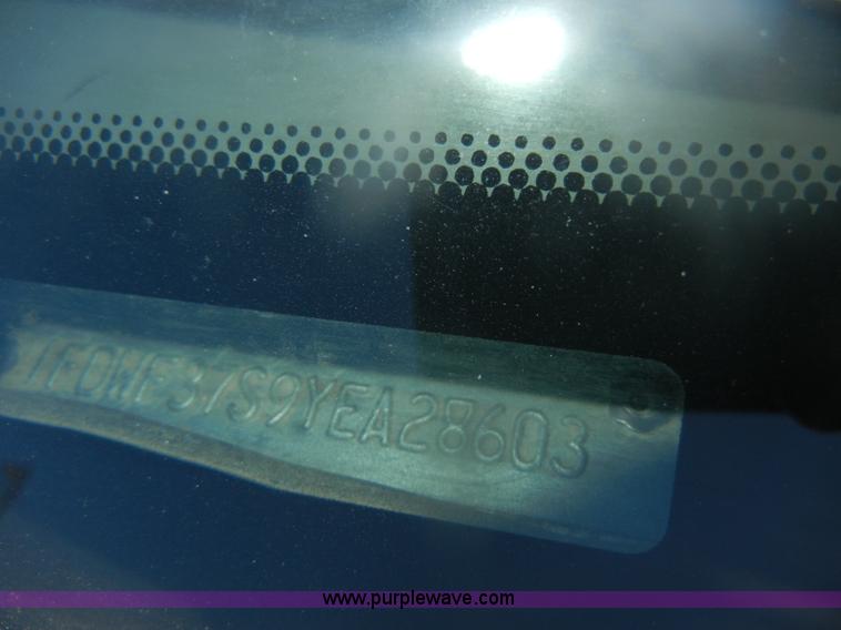 image for item D4714 2000 Ford F350 XL Super Duty flatbed pickup truck