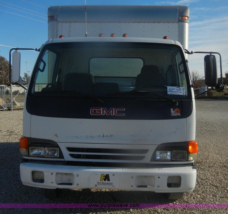 image for item D4715 2001 GMC W3500 box truck