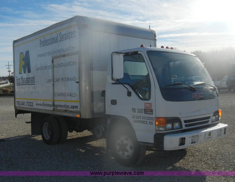 image for item D4715 2001 GMC W3500 box truck