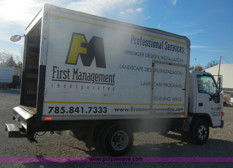 image for item D4715 2001 GMC W3500 box truck