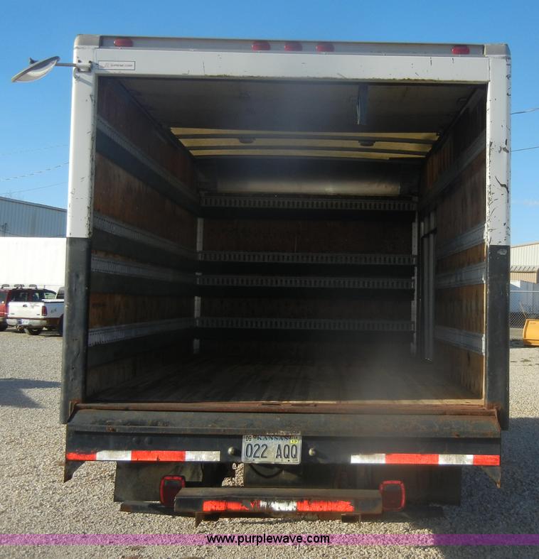 image for item D4715 2001 GMC W3500 box truck