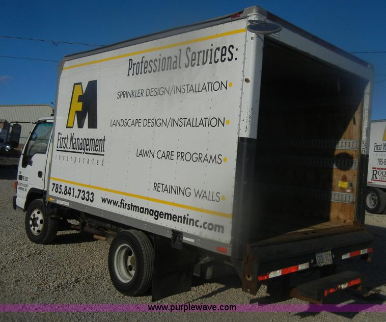 image for item D4715 2001 GMC W3500 box truck