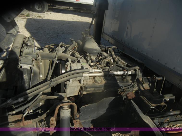 image for item D4715 2001 GMC W3500 box truck