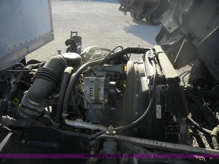 image for item D4715 2001 GMC W3500 box truck