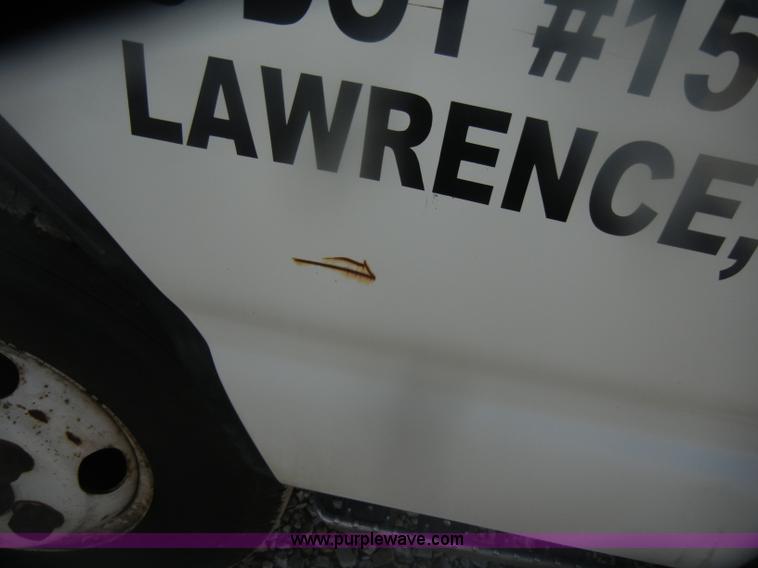 image for item D4715 2001 GMC W3500 box truck