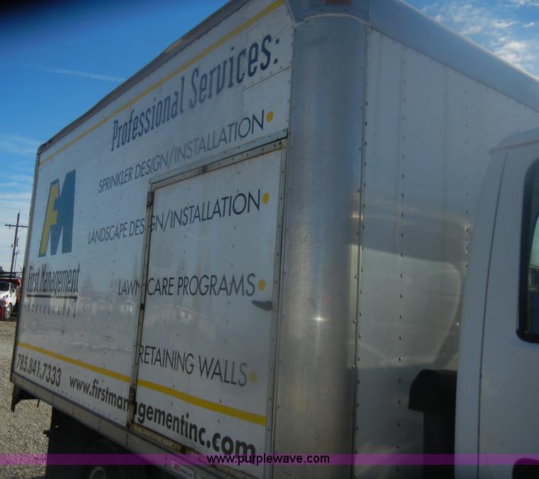 image for item D4715 2001 GMC W3500 box truck