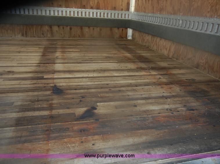 image for item D4715 2001 GMC W3500 box truck