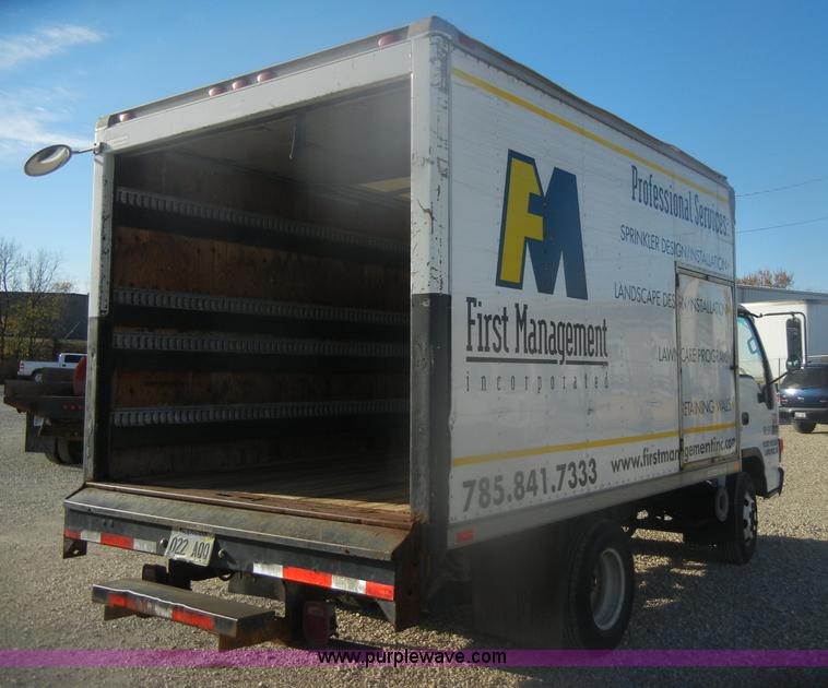 image for item D4715 2001 GMC W3500 box truck