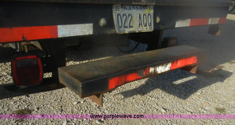 image for item D4715 2001 GMC W3500 box truck