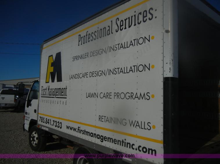 image for item D4715 2001 GMC W3500 box truck