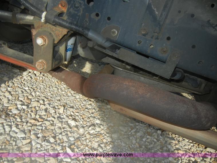 image for item D4715 2001 GMC W3500 box truck