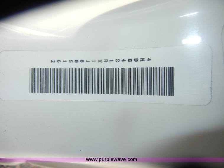 image for item D4715 2001 GMC W3500 box truck