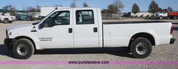 image for item D4716 2002 Ford F250 Super Duty XL pickup truck