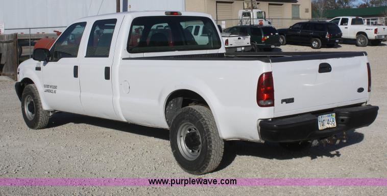 image for item D4716 2002 Ford F250 Super Duty XL pickup truck