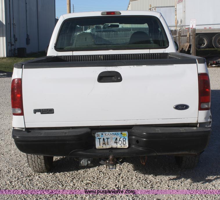 image for item D4716 2002 Ford F250 Super Duty XL pickup truck