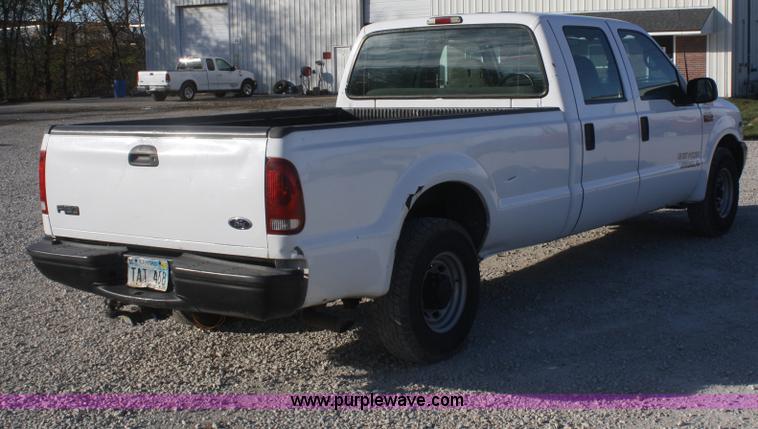 image for item D4716 2002 Ford F250 Super Duty XL pickup truck