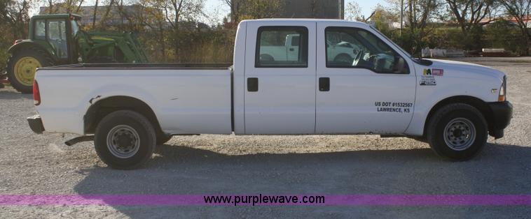 image for item D4716 2002 Ford F250 Super Duty XL pickup truck