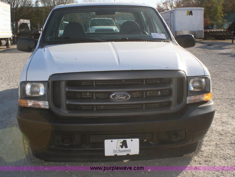 image for item D4716 2002 Ford F250 Super Duty XL pickup truck
